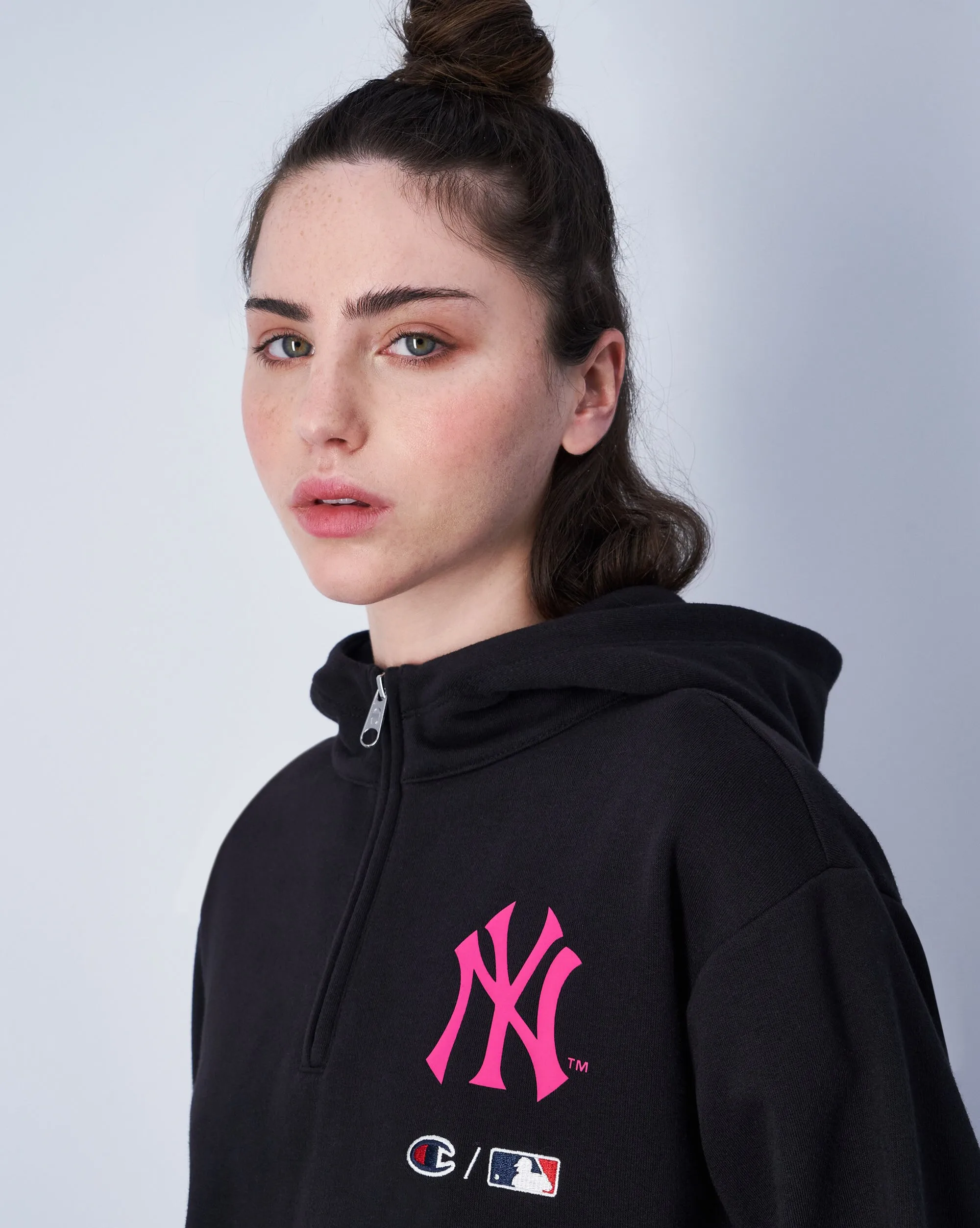 Champion x MLB Felpa Con Cappuccio Boxy Logo New York Yankees Nero Donna