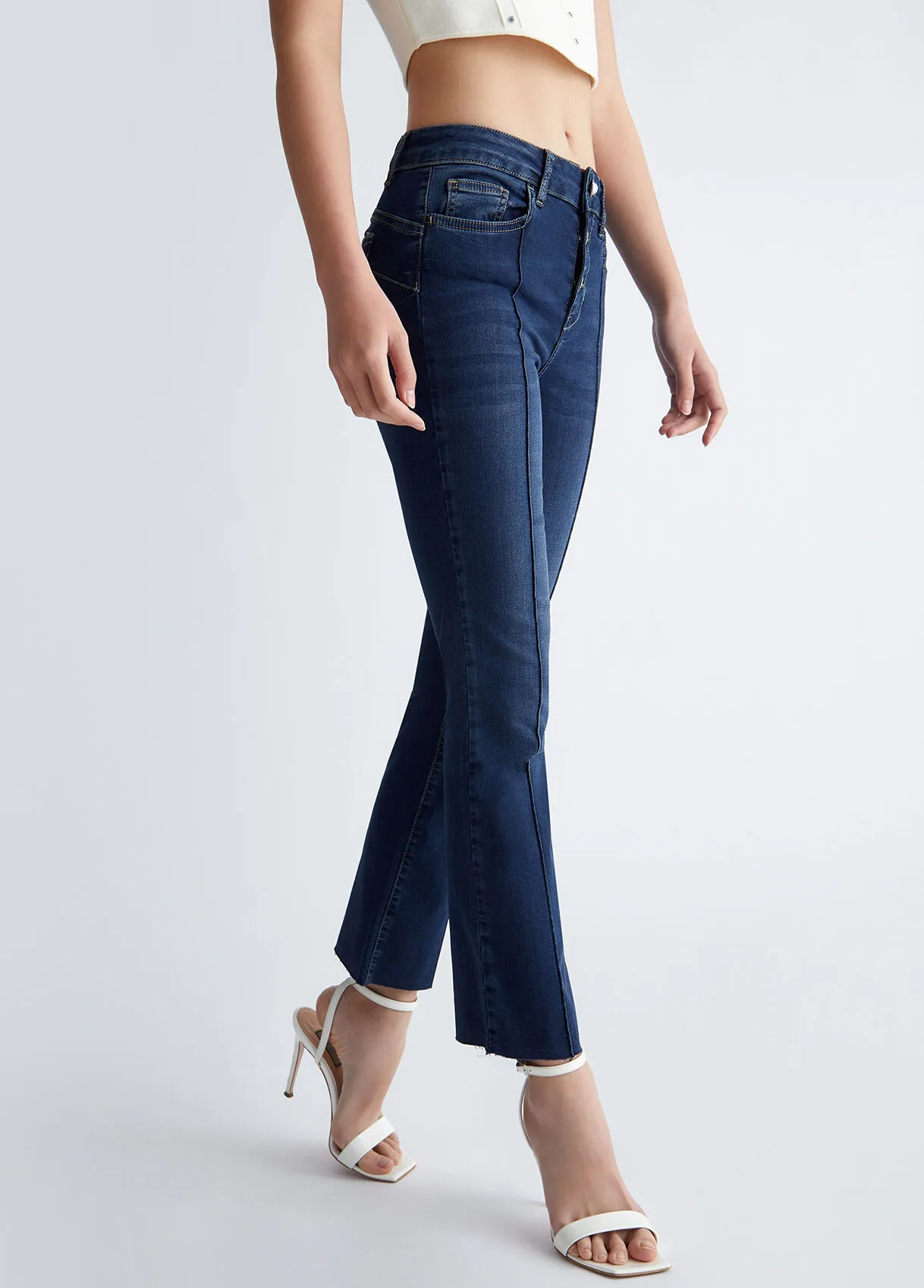 Jeans cropped bottom up