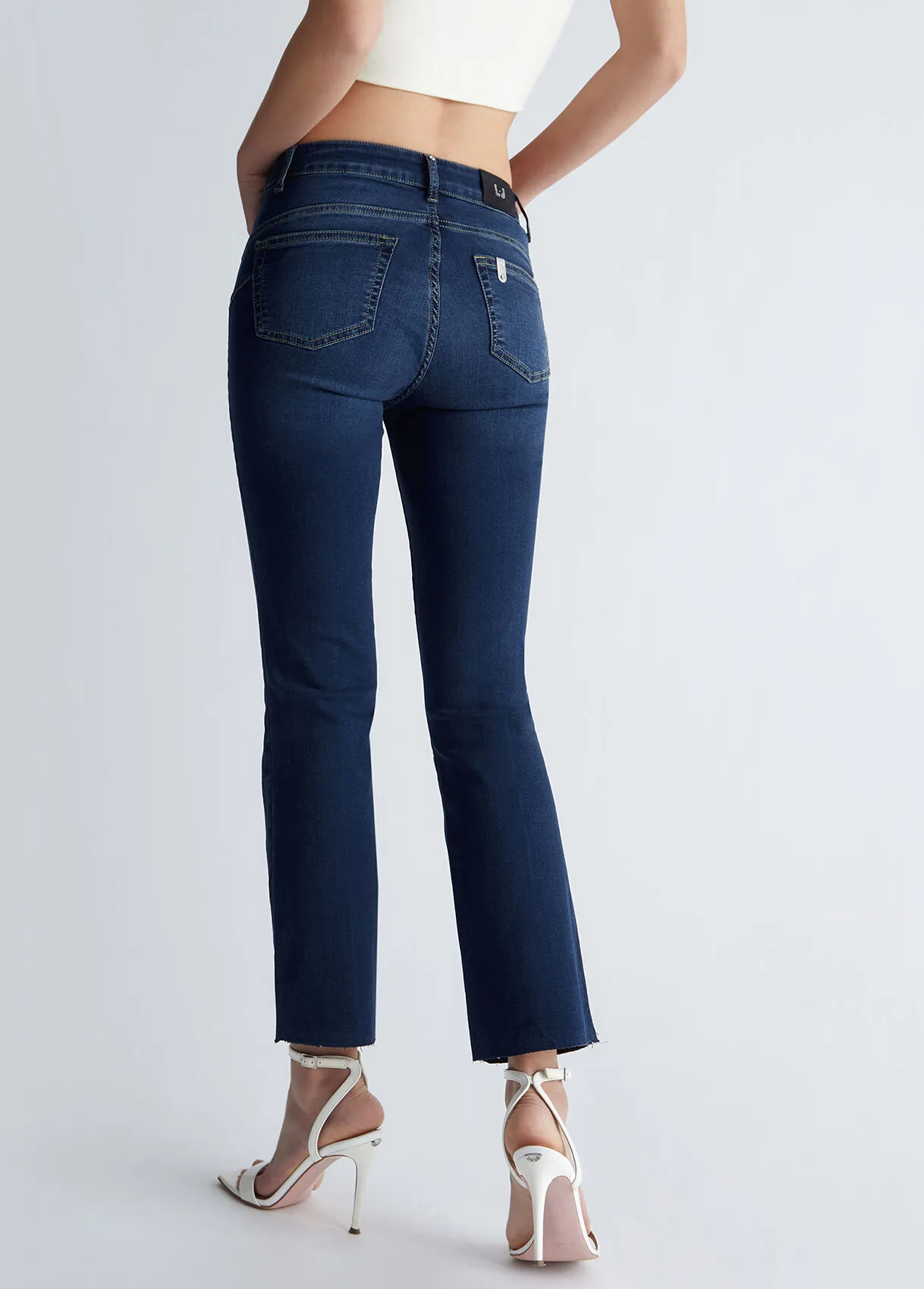 Jeans cropped bottom up