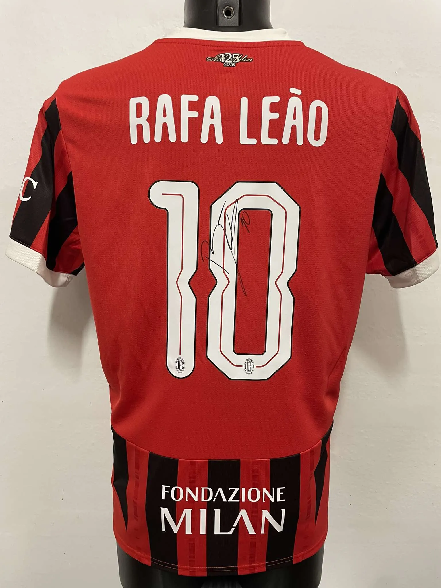 Maglia Gara Home Europa “Rafa Leao 10” Autografata Firma Singola A.C. Milan 2024/2025