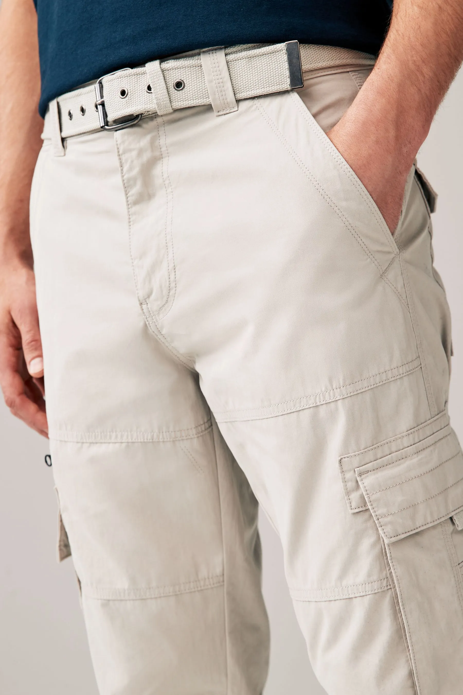 Pantaloni cargo tecnologici con cintura    